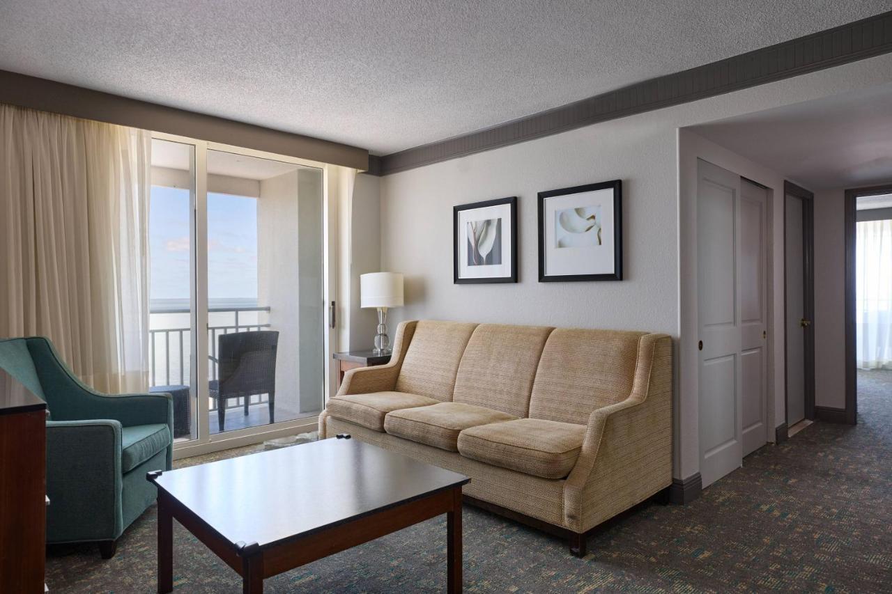 One Bedroom King Suite Sofa Bed Waterfront Sanibel Tower,1592886963:JPEG